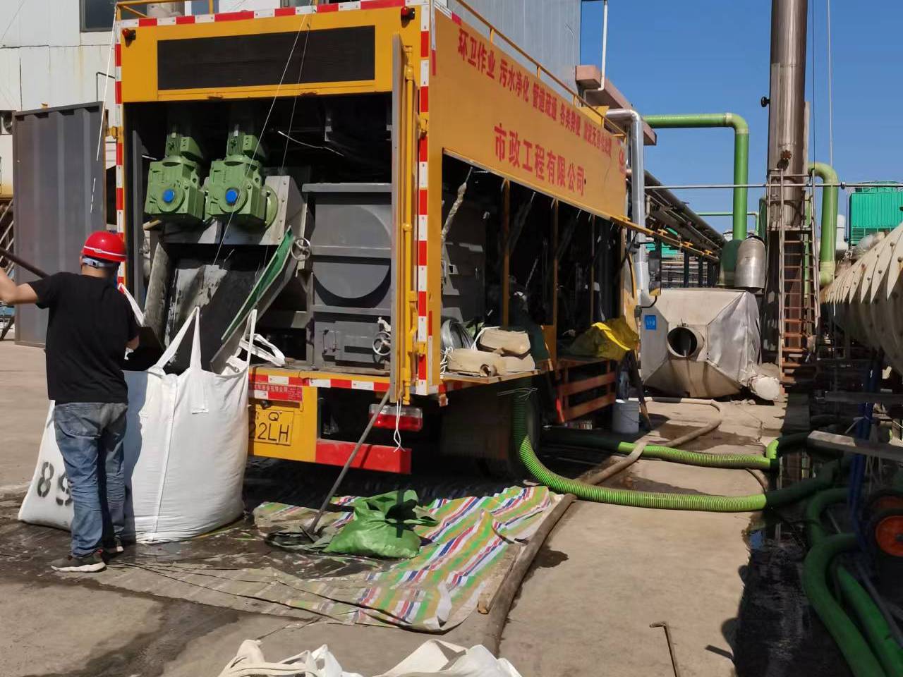 城中淤泥压干处理